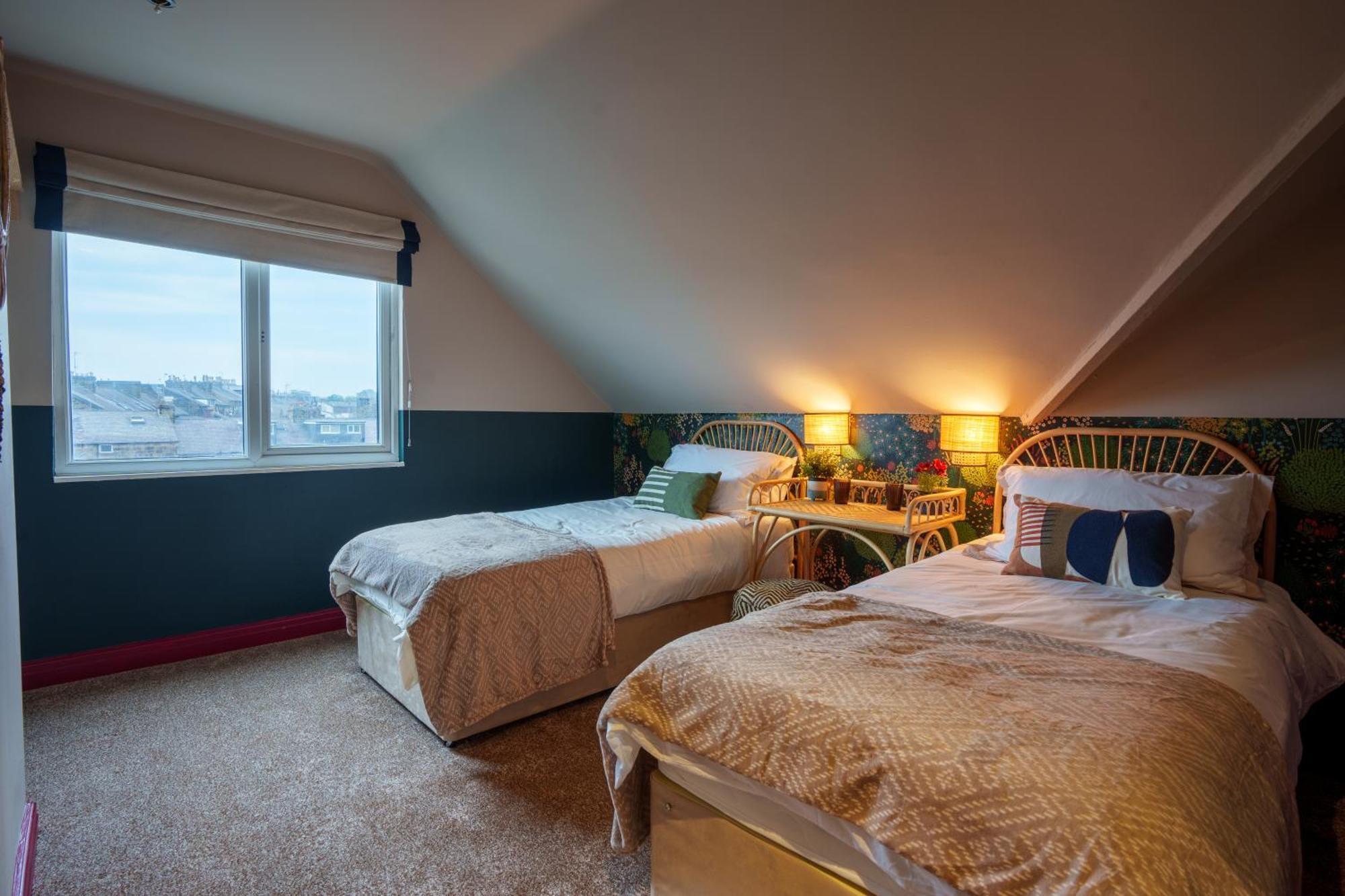 Stay With Airhgt @ Luxe Apartment In Central Харогейт Екстериор снимка