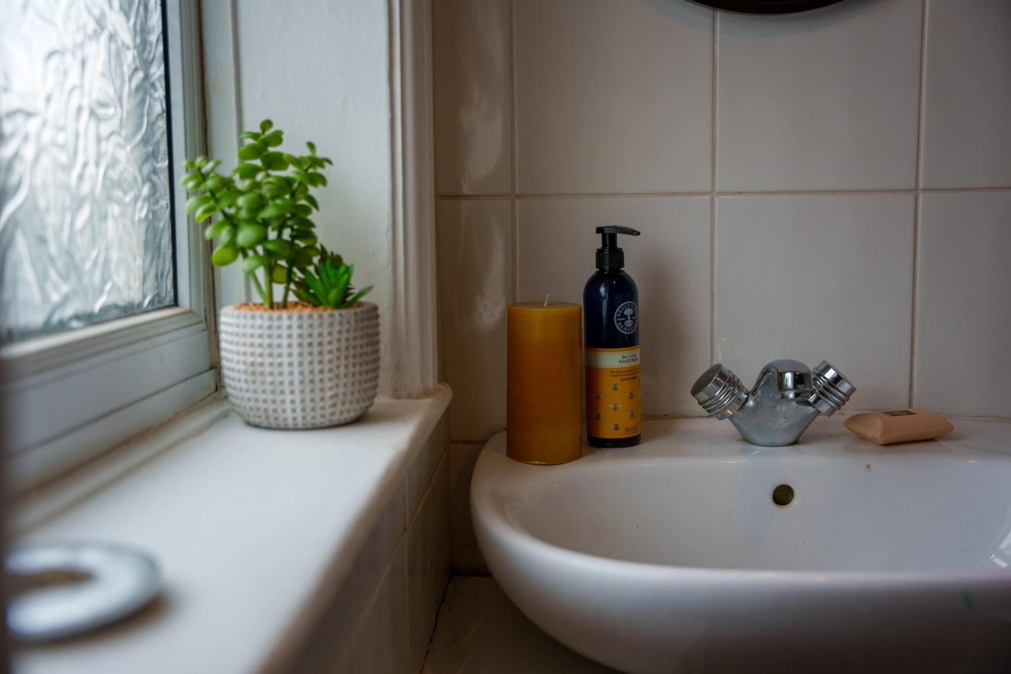 Stay With Airhgt @ Luxe Apartment In Central Харогейт Екстериор снимка