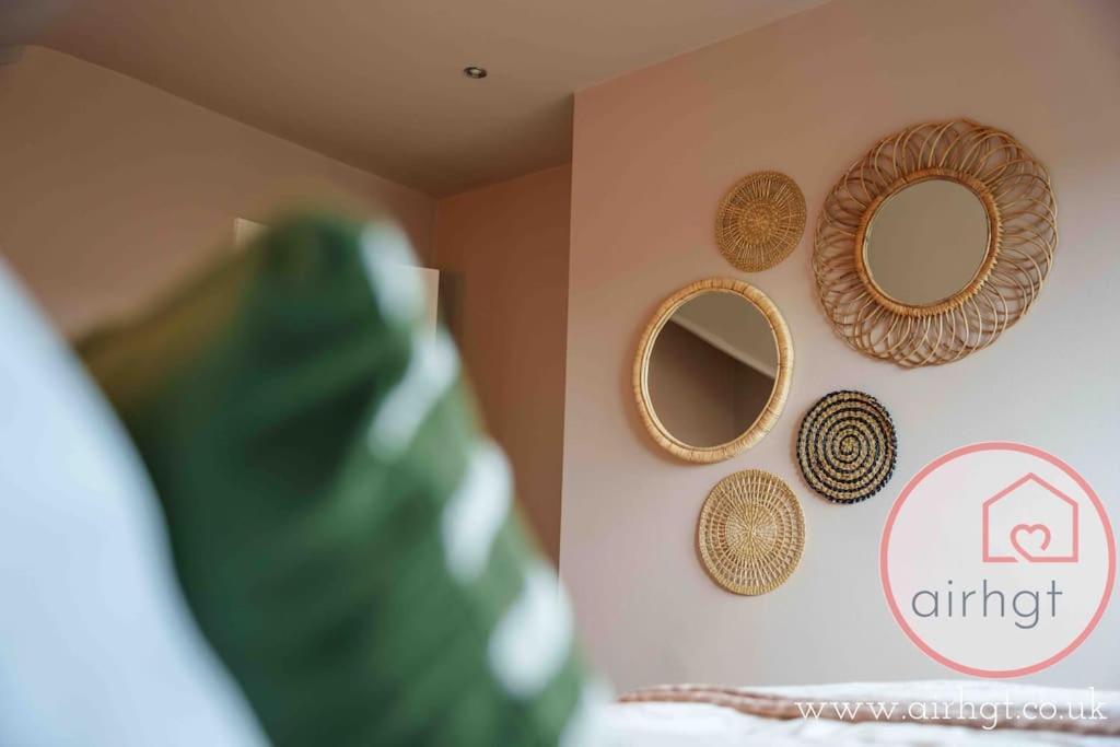 Stay With Airhgt @ Luxe Apartment In Central Харогейт Екстериор снимка