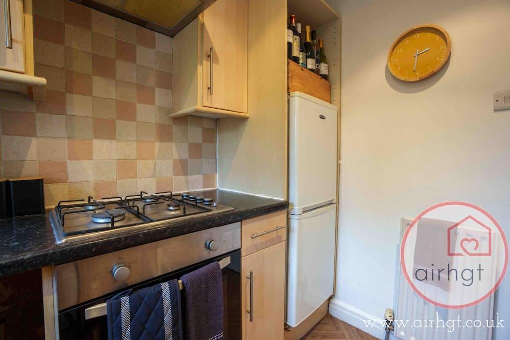 Stay With Airhgt @ Luxe Apartment In Central Харогейт Екстериор снимка